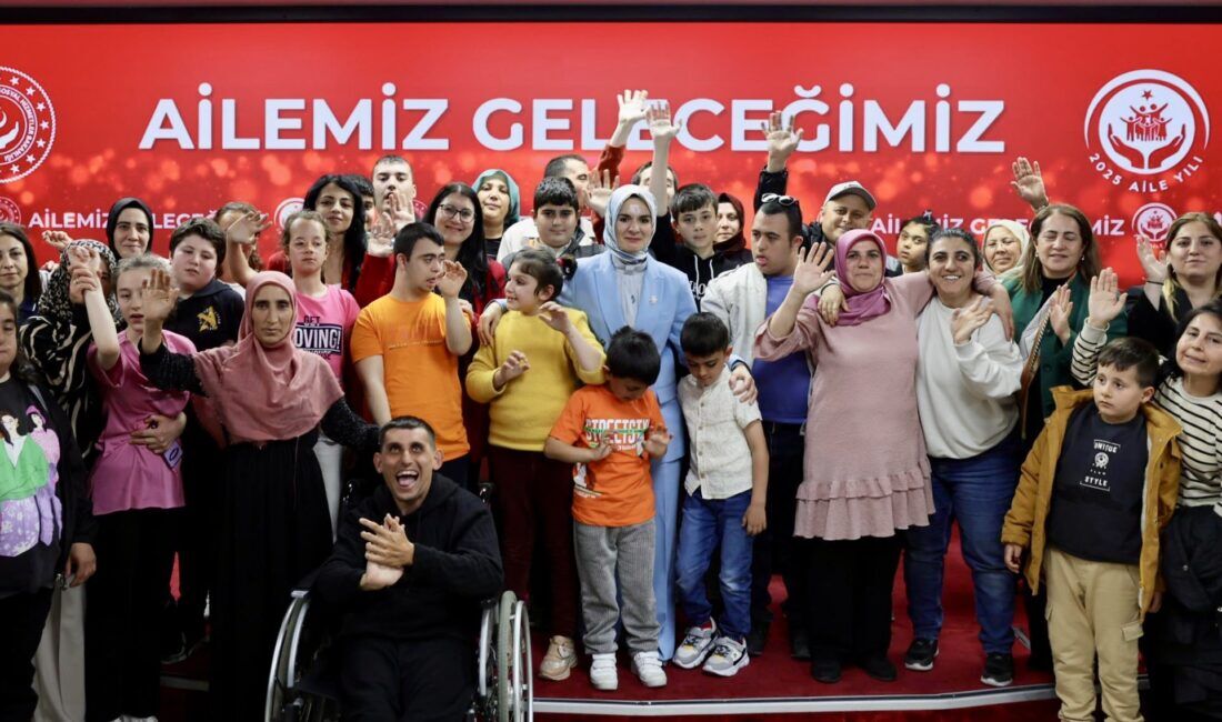 Bakan Göktaş, Afyonkarahisar’dan gelen ailelerle buluştu Ulusal Otizm Konfederasyonu Genel Başkanı Fatma Kilci Kavas, Aile ve