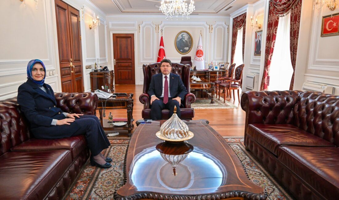 Vali Yiğitbaşı’ndan Adalet Bakanı Tunç’a ziyaret Afyonkarahisar Valisi Doç. Dr. Kübra Güran Yiğitbaşı, Adalet Bakanı Yılmaz