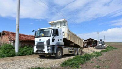 Eskişehir İnönü Belediyesi ilçeye bağlı dış mahallelerde yol yapım çalışmalarını
