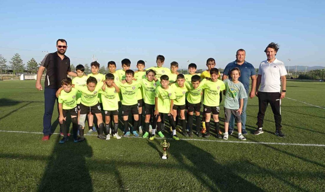 TAVŞANLI İDMAN YURDU SPOR'DA ÜÇ KATEGORİDE ŞAMPİYONLUK SEVİNCİ!