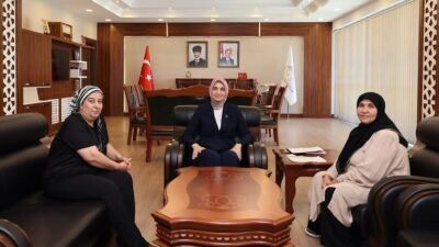 Afyonkarahisar Valisi Doç. Dr. Kübra Güran Yiğitbaşı, Şehit Ömer Sayar’ın